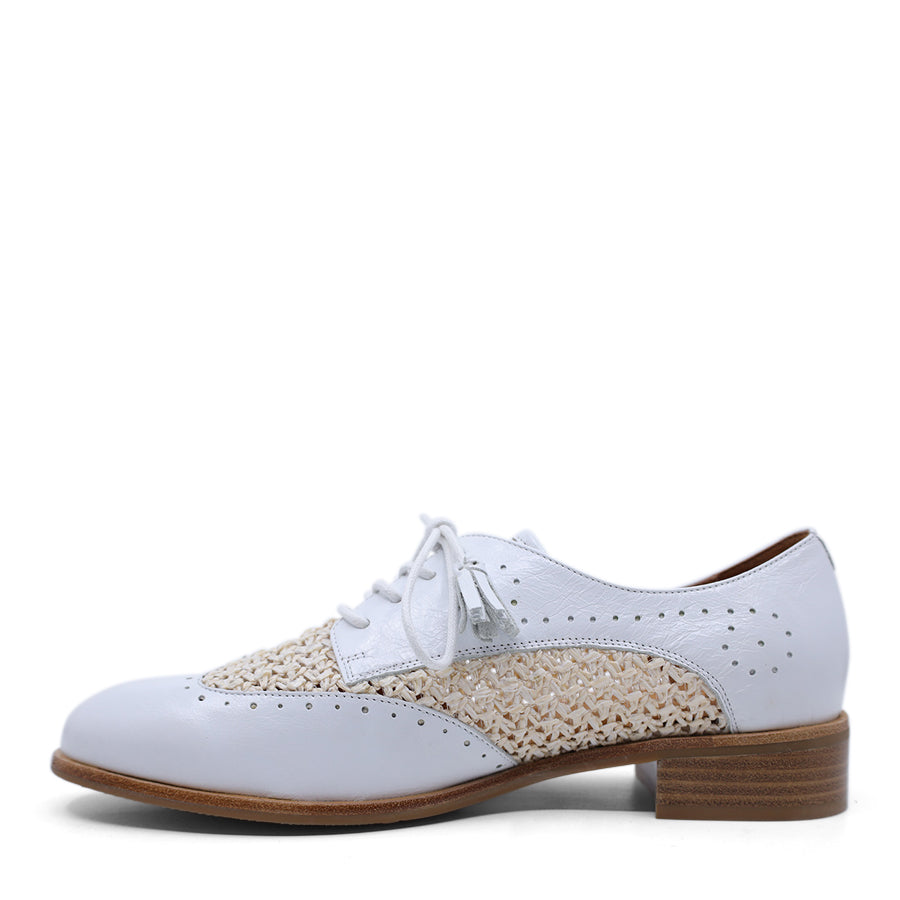 WHITE LASERCUT WEAVE LACE UP FLAT SHOE