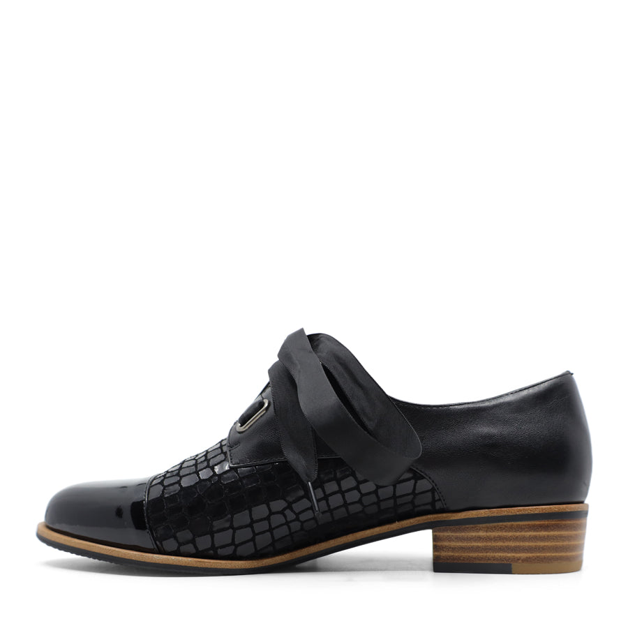 SIDE VIEW OF BLACK LEATHER PATENT FLAT SHOE WITH BLACK RIBBON LACES. 