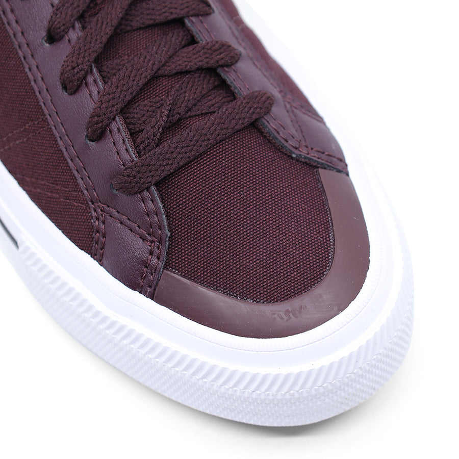 BURGUNDY RED LOW TOP LACE UP SNEAKER