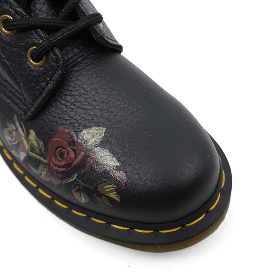 BLACK ROSE PRINT LACE UP BOOT